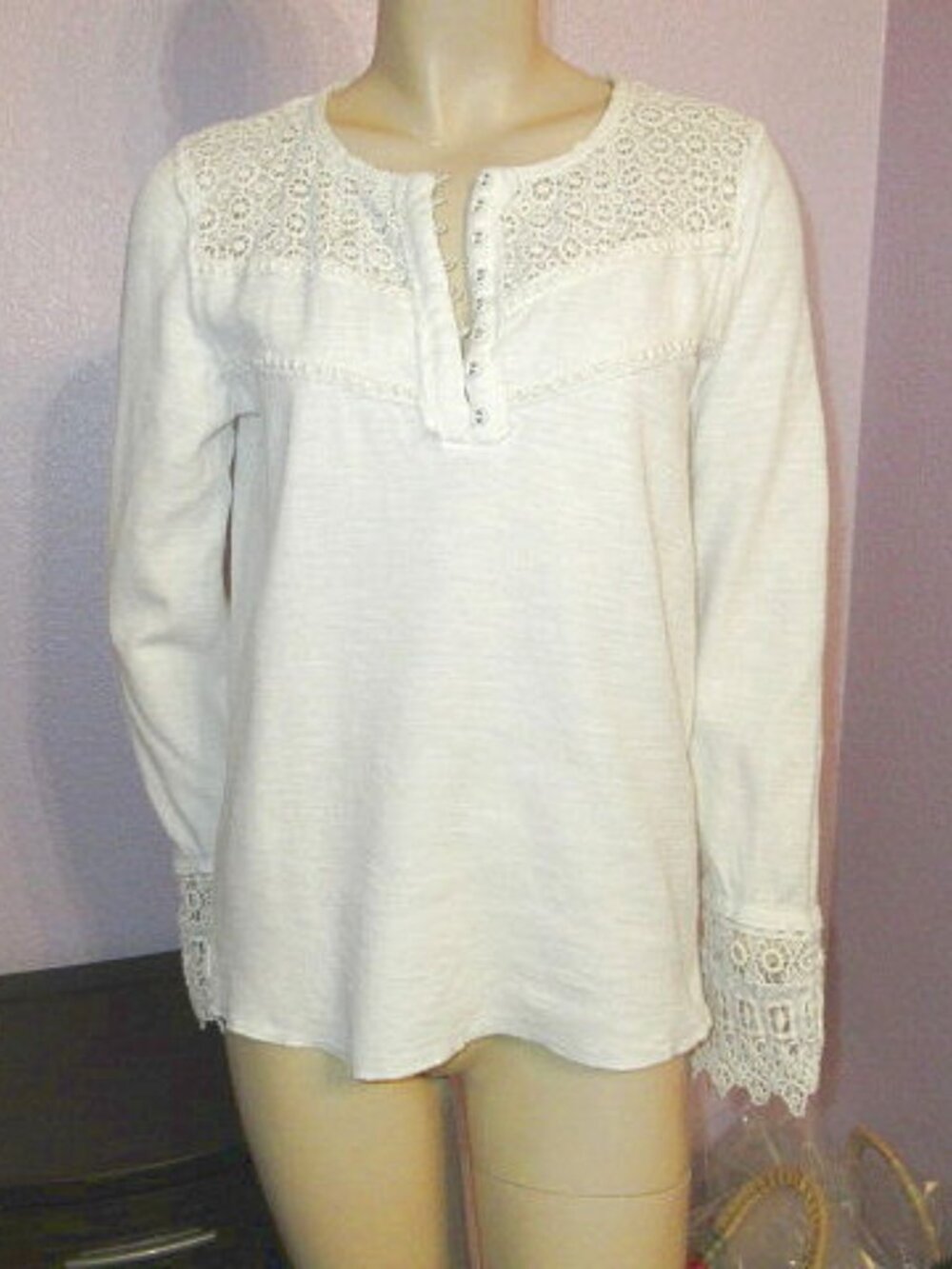 Sundance Henley Top Size M Embroidered Eyelet Crochet Off White Cotton Boho EUC - Picture 2 of 11